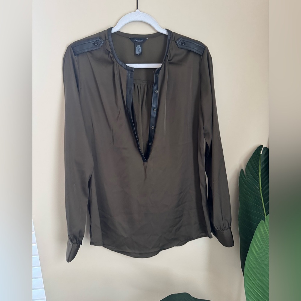Express Olive Green & Black Faux Leather Trim Long Sleeve Button Down Sz Medium